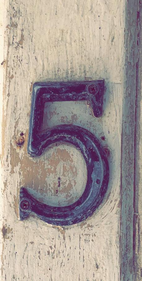 Numero 5 - A - Ault Exterior photo